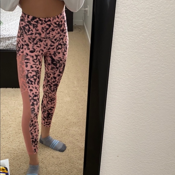 Fabletics cropped yogas. - Picture 2 of 4